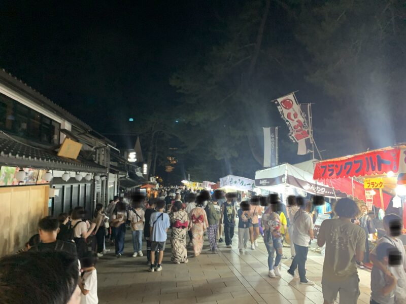 燈花会開催時の東大寺南大門前の屋台