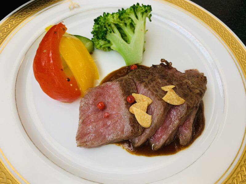 三翠園の夕食の土佐和牛ステーキ
