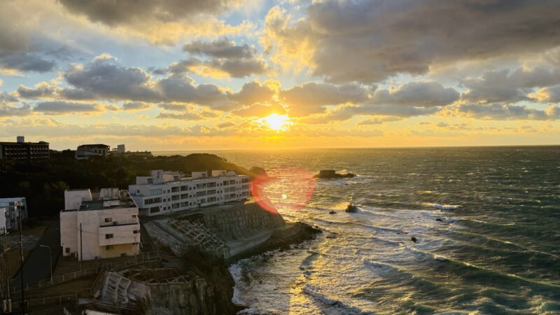 SHIRAHAMA KEY TERRACE HOTEL SEAMORE ホテルシーモアのスタンダードツインの夕暮れ時の海