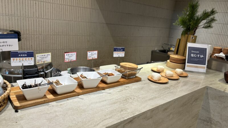 SHIRAHAMA KEY TERRACE HOTEL SEAMORE ホテルシーモアの朝食バイキングの塩むすび