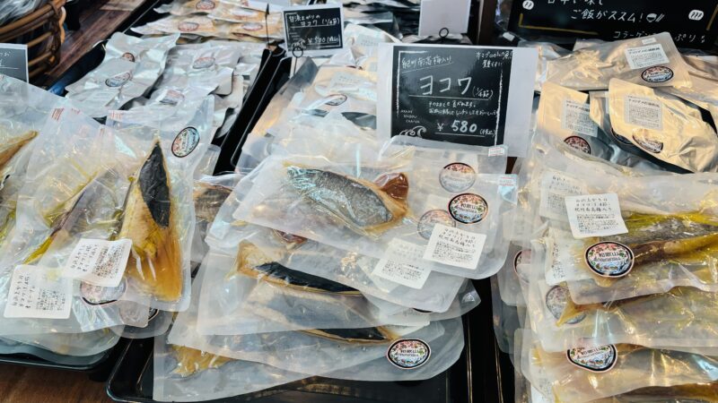 茜・千畳茶屋のお土産コーナーの真空の魚