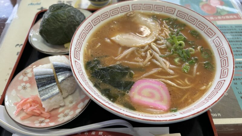 まつやふれあい名産館の和歌山ラーメンとめはりずしとさんまずし