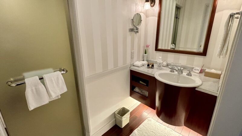 ハウステンボスにあるホテルヨーロッパのデラックスツインの洗面台
