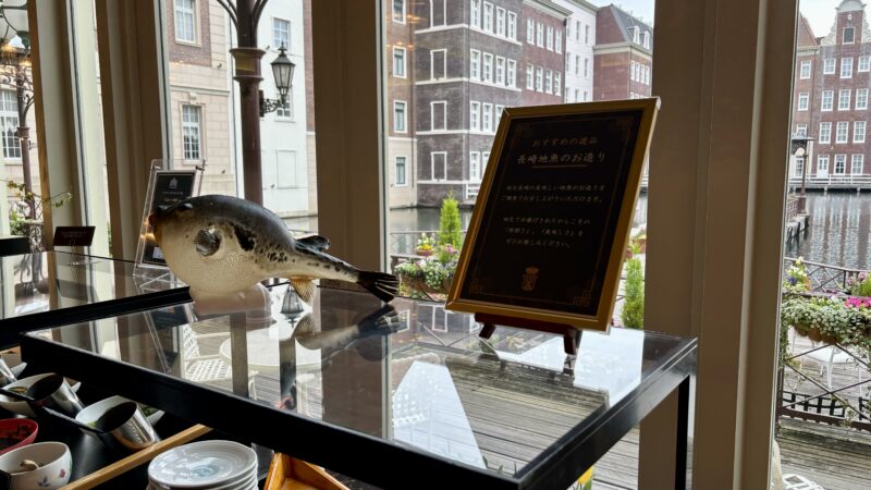 ホテルヨーロッパの朝食バイキングの地魚のお造りの説明看板