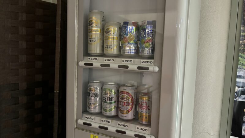 ホテル国富アネックスの温泉の入口付近にある自動販売機で売られているビール類