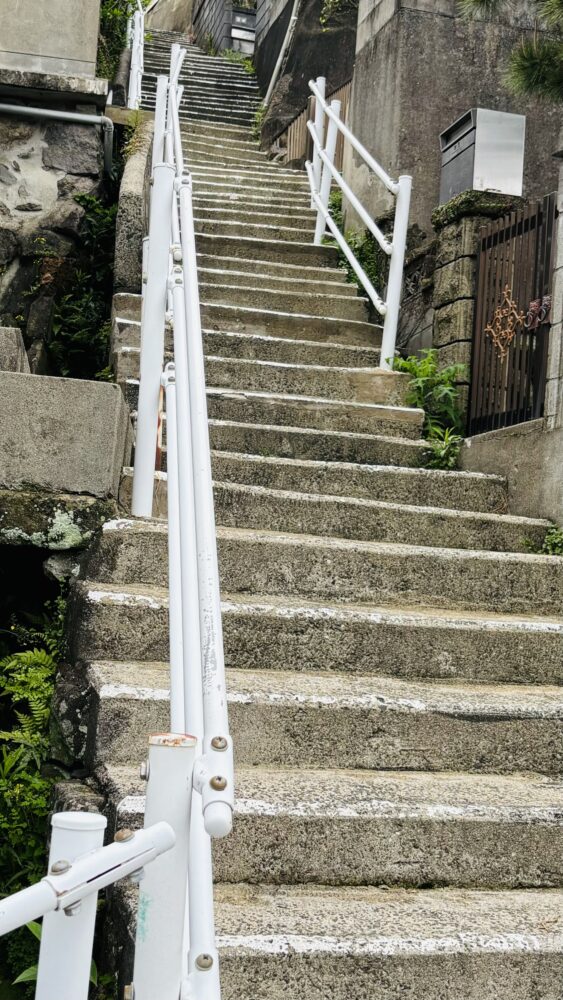 長崎市にある相生地獄坂の階段の途中
