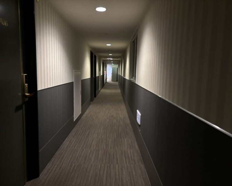 ホテルローレライの客室前の廊下