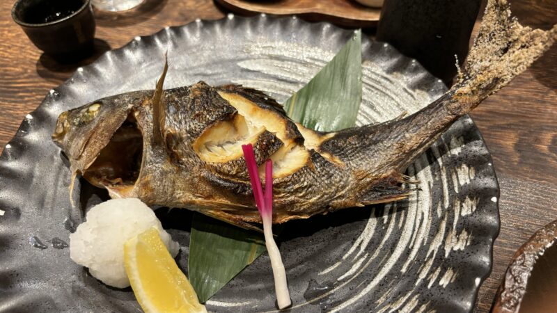 魚店亜紗のいさきの塩焼き