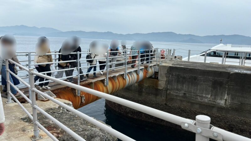 軍艦島上陸ツアーで船に戻る時