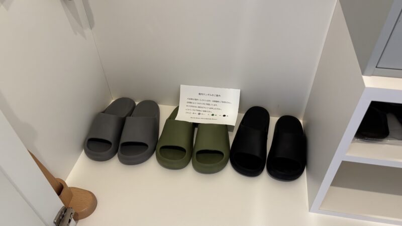 都リゾート志摩ベイサイドテラスのスーペリアツインにある館内用サンダル