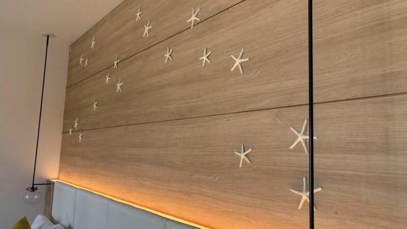 都リゾート志摩ベイサイドテラスのベッド上の装飾