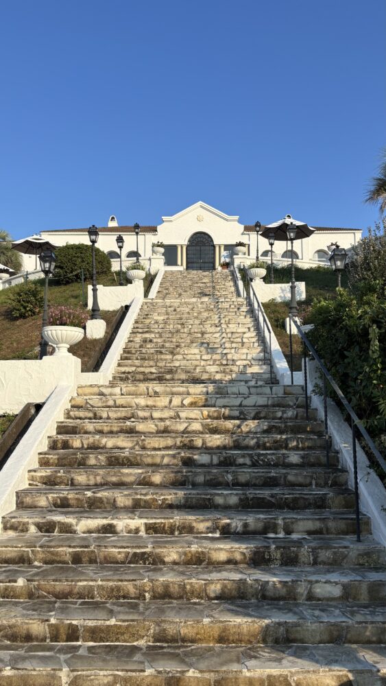 都リゾート志摩ベイサイドテラスの屋外の素敵な階段