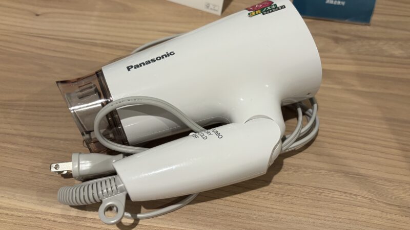 都リゾート志摩ベイサイドテラスのスーペリアツインの洗面台に置かれていたドライヤー