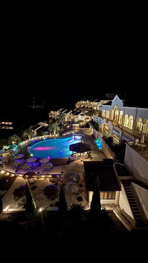 都リゾート志摩ベイサイドテラスのスーペリアツインのテラスから見たナイトプール