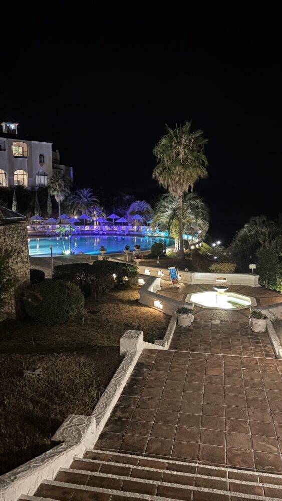 都リゾート志摩ベイサイドテラスの夜のプールサイド